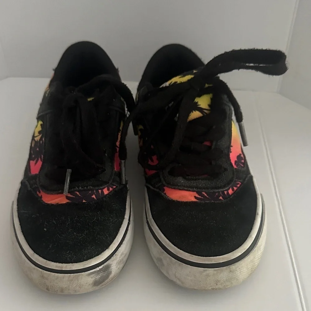 Airwalk Kids Black and Vibrant Palm Sneakers Size 2